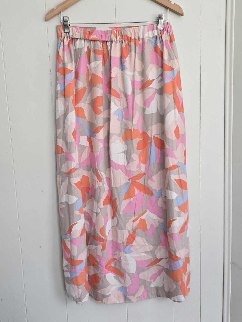 Saltwater LUXE Beige Maxi Skirt Floral Print-Size M - Picture 8 of 8